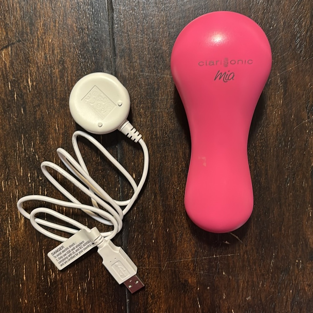 Hot Pink Clarisonic Mia 🩷 with Charger and Extra-Special Skincare Gift! - Picture 6 of 12